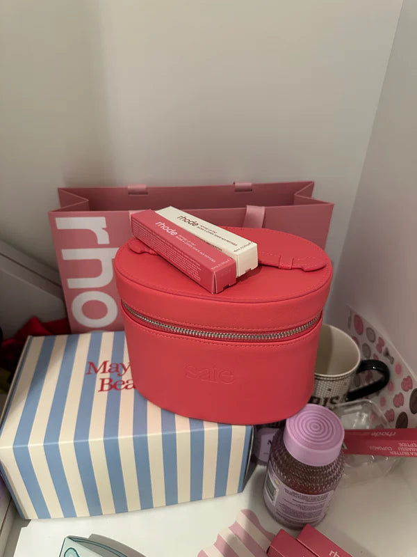 Saie vanity case in Hot pink