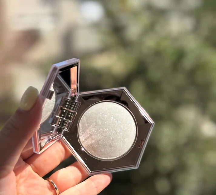 Fenty Beauty Diamond Bomb All-Over Diamond Veil Highlighter